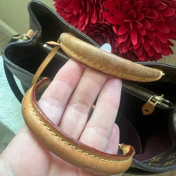 Monogram Canvas Montaigne GM- Large Travel Handbag removable strap. Lock/ key 🔐 - Picture 7 of 13